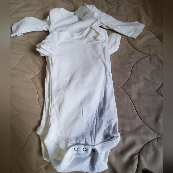 WHITE BABY ONESIES AND BODYSUITS 3 SETS - Picture 2 of 5